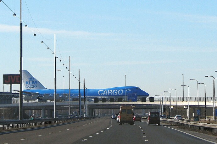 Luchthaven_Schiphol_Amsterdam_Airport_KLM_Cargo_Boeing_Jumbo_Taxiway_Bridge_Highway_A4_E19_Foto_Wolfgang_Pehlemann_IMG_2267