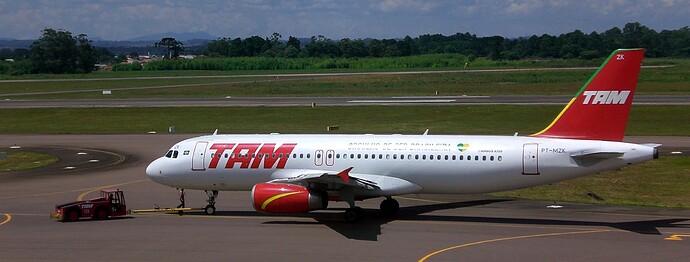 TAM_A320-200_Curitiba