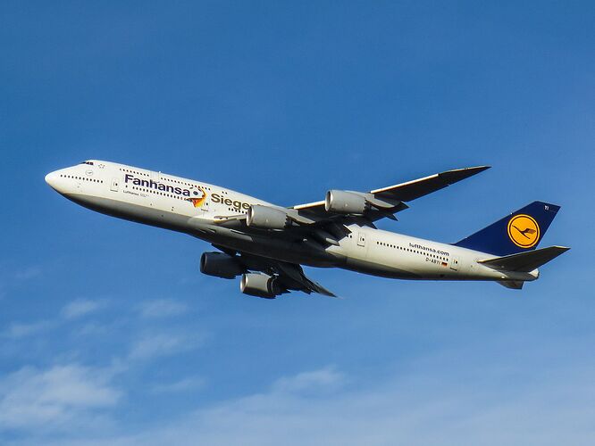 Lufthansa_Boeing_747-8_D-ABYI_Siegerfieger_Fanhansa_(22461545278)